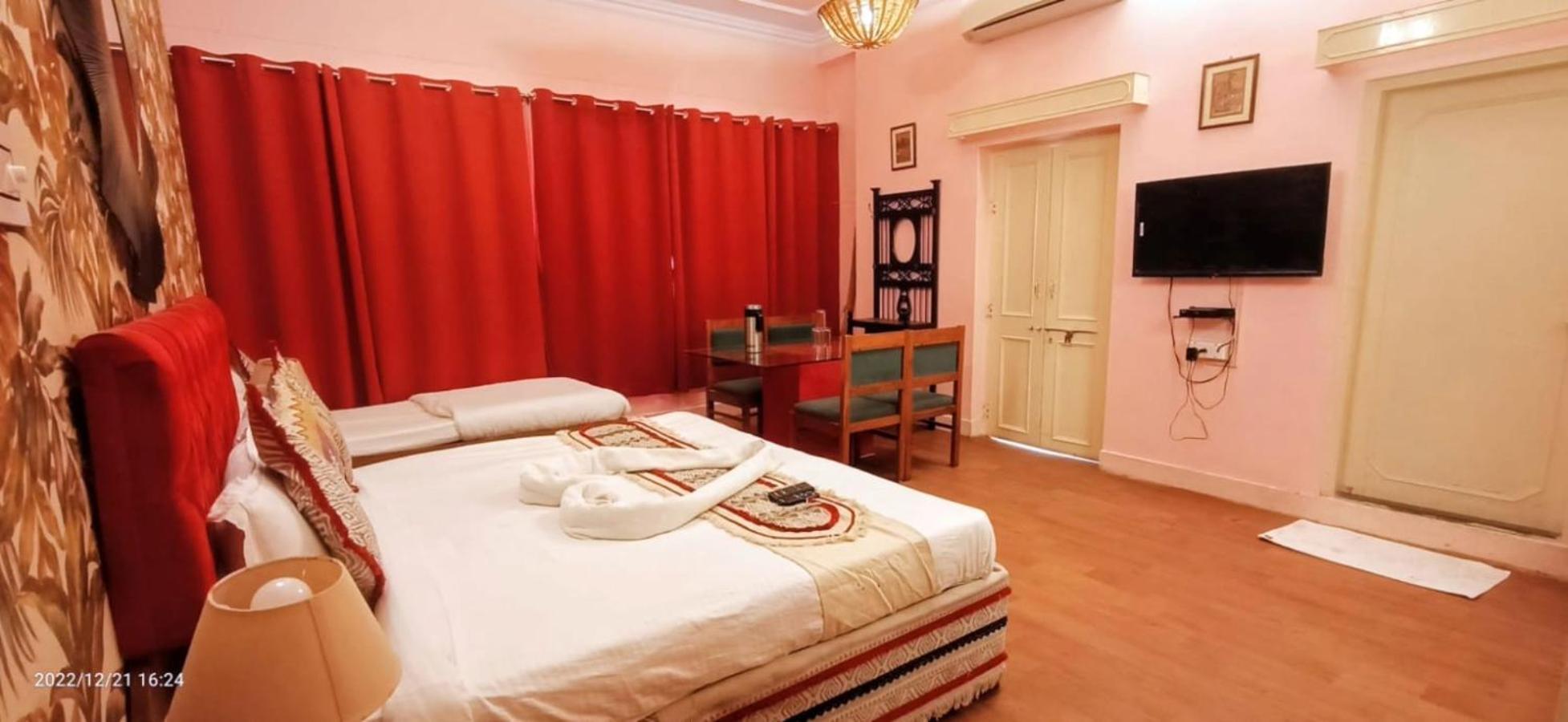 Hotel Pink Palace Dźajpur Zewnętrze zdjęcie