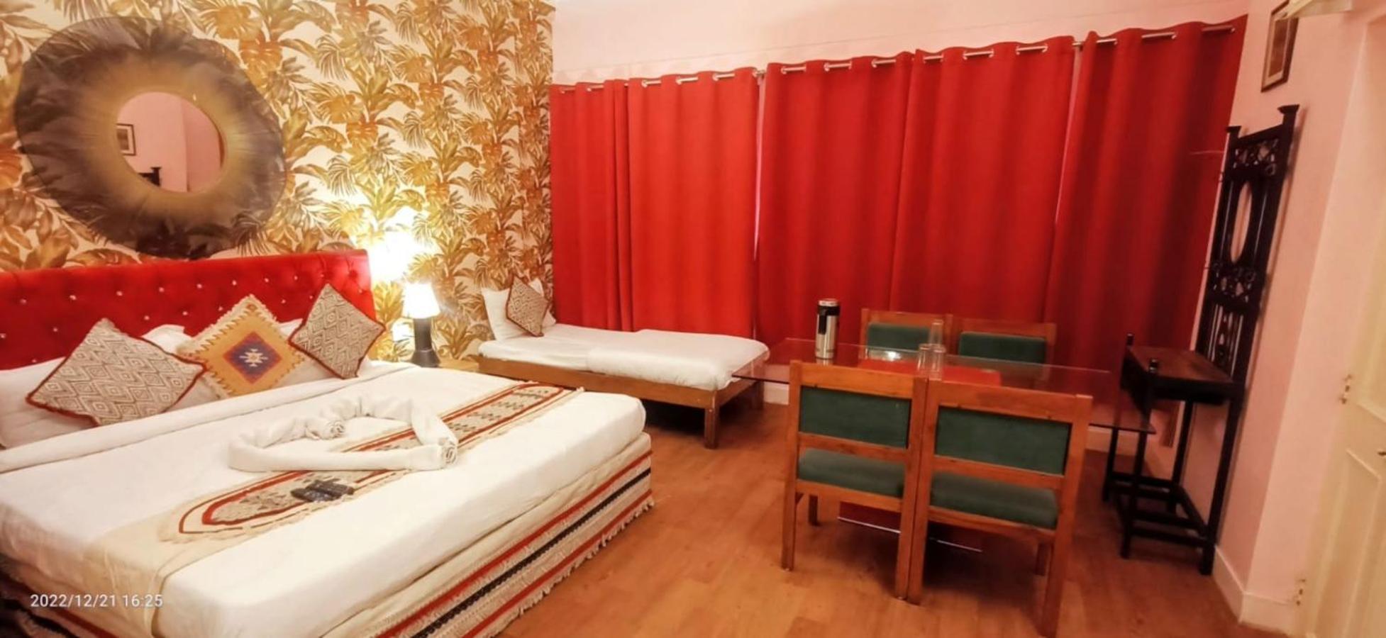 Hotel Pink Palace Dźajpur Zewnętrze zdjęcie