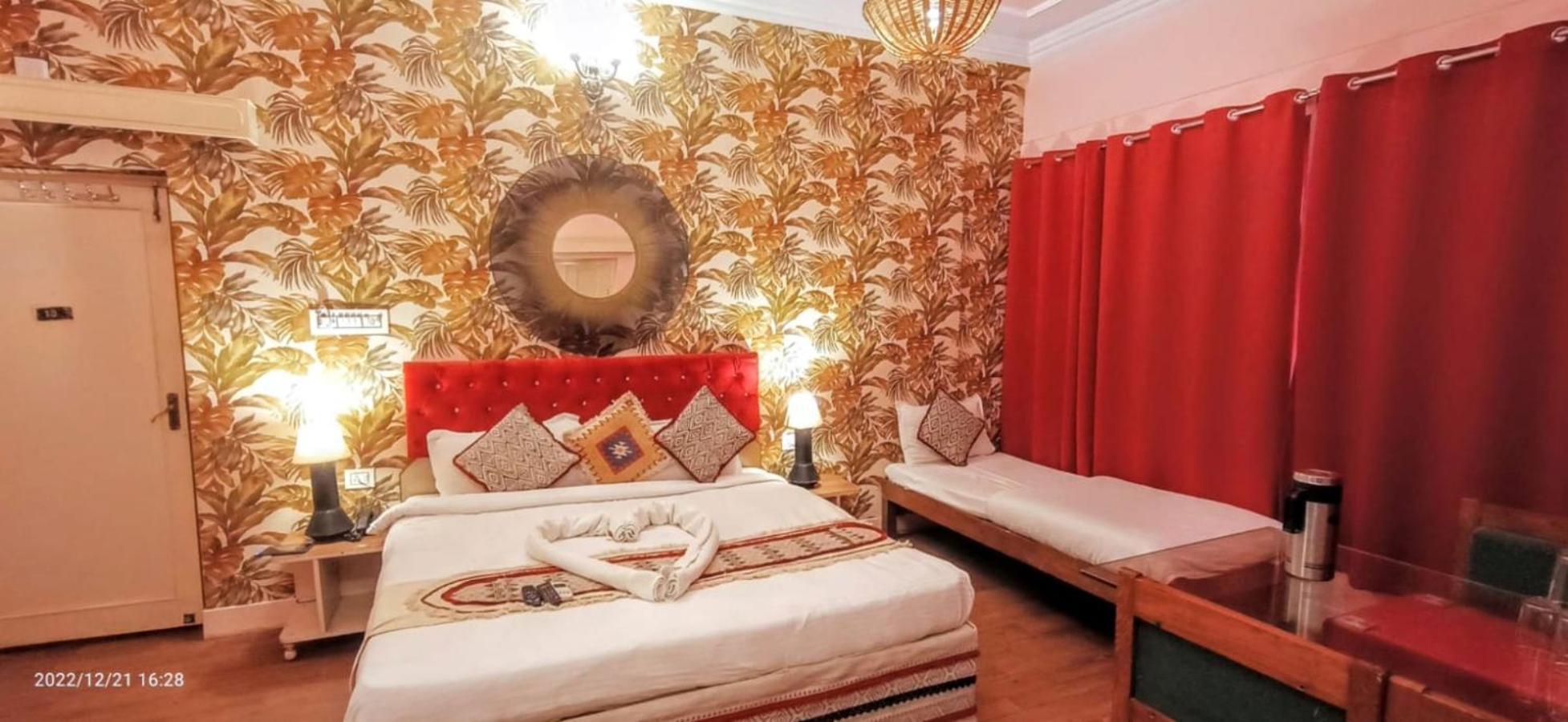 Hotel Pink Palace Dźajpur Zewnętrze zdjęcie